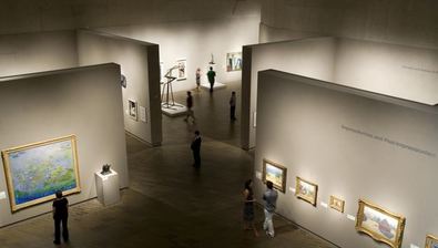 MILAN HOUSER: Sochař závěsných obrazů