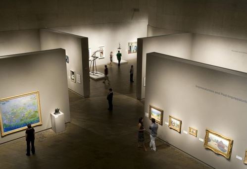 MILAN HOUSER: Sochař závěsných obrazů