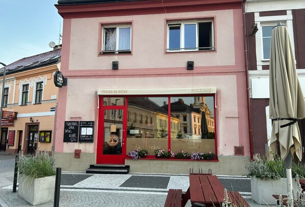 NA RŮŽKU „poctivé obědy“ Samoobslužná jídelna