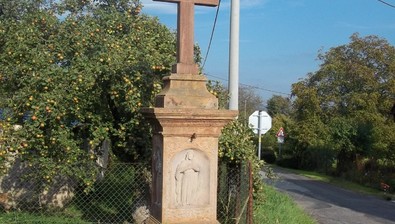 Kamenný podstavec s křížem