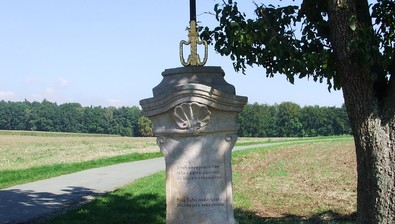 Krucifix u hřbitova